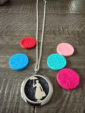 Disney Mary Poppins Silhouette Aromatherapy pendant with changable pads - NWOT